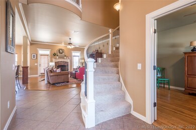 Curved staircase, grand entry!
