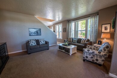 2212 SW Metolius Ct, Redmond, OR 97756 - photo 3