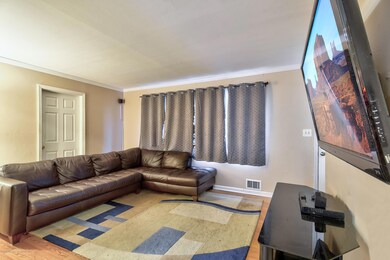 005_Living Room