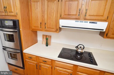 9314 Santayana Dr, Fairfax, VA 22031 - photo 3