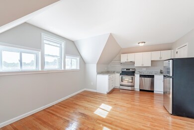 83 Pleasant St unit 6, Marblehead, MA 01945 - photo 4