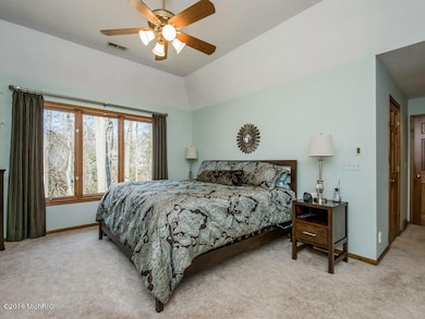 035-Master_Bedroom-2542763-small4x3