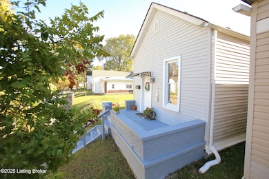 1406 Chartres St, New Albany, IN 47150 - photo 2