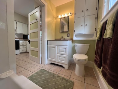 main FULL bathroom