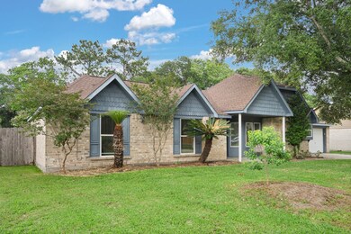 1304 Edinburgh Dr, Friendswood, TX 77546 - photo 4