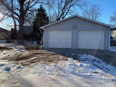 Beckman Garage<|><|>