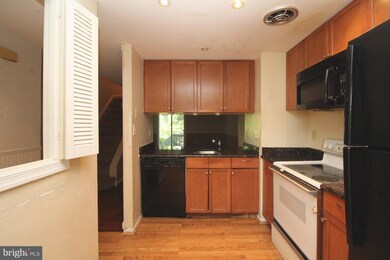 9503 Dunbrook Ct, Montgomery Village, MD 20886 - photo 3