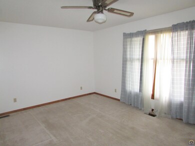 3807 SW Deer Trail Dr, Topeka, KS 66610 - photo 5