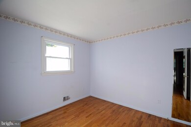 8817 Benham St, Lorton, VA 22079 - photo 5