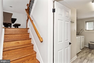 1106 Plover Dr, Halethorpe, MD 21227 - photo 3