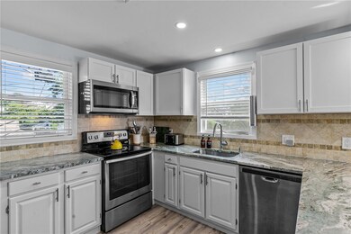 72 Warren Ave unit B, Middletown, RI 02842 - photo 2