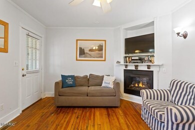 02_15657Lakeshore_13_1_LivingRoom_LowRes