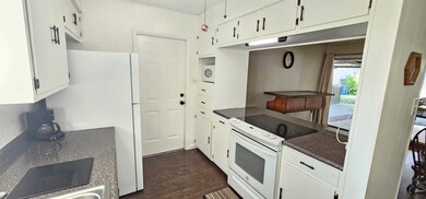 2324 Manley Cir, Orange, TX 77630 - photo 5