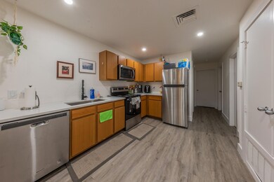 Kitchen with appliances with stainless steel fini