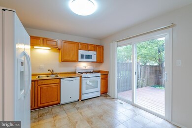 11858 Saint Trinians Ct, Reston, VA 20191 - photo 7