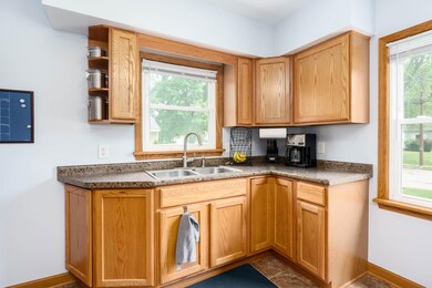Parchmount_Ave_829_Parchment_49004-6
