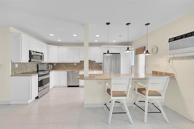 1110 N Riverside Dr unit 14, Pompano Beach, FL 33062 - photo 2