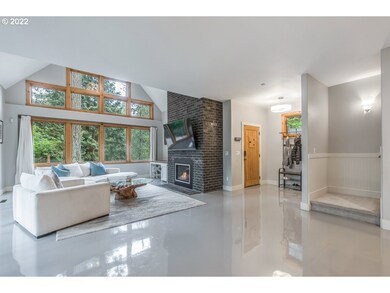 Living Room/Entrance