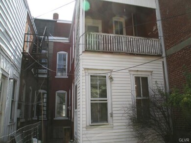 637 W Gordon St, Allentown, PA 18102 - photo 2