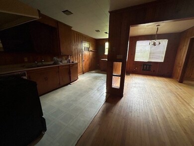 241 E Walnut St, Gloster, MS 39638 - photo 2