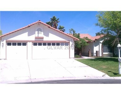 Property Photo. 3 CAR GARAGE AND CURB APPEAL!