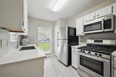 GAS STOVE, STAILESS STEEL APPLIANCES, AND SO MUCH