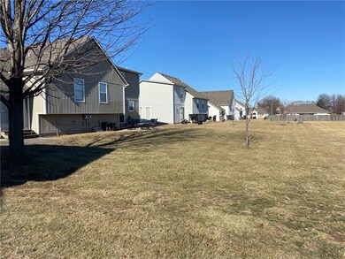 308 E Walnut St, Raymore, MO 64083 - photo 6
