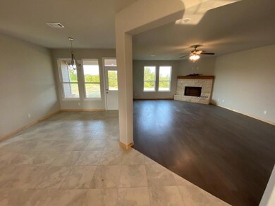 1077 Flagstone Dr, Weatherford, TX 76085 - photo 3