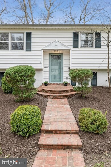 1907 Rampart Dr, Alexandria, VA 22308 - photo 5