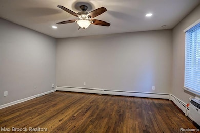 LIVING ROOM GOOD SIZE