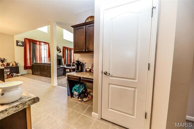 809 Stone Creek Ln, Belleville, IL 62223 - photo 5