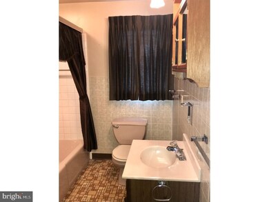 2304 Mckinley Ave, Reading, PA 19609 - photo 7