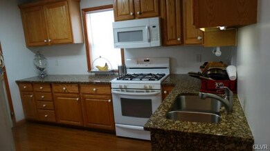 Remodeled Kitchen with Granite Counters - All appl