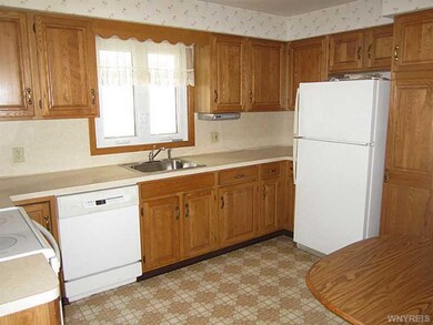 Kitchen. Lower
