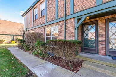 1563 Sandringham Court-3-SMALL