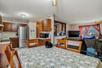 192 Charles Cir, Highgate, VT 05459 - photo 4