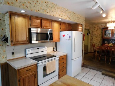1237 Trapps Ln, Allentown, PA 18103 - photo 6