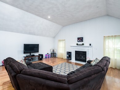 40 Fieldstone Cir, Tewksbury, MA 01876 - photo 2