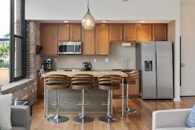 78 E Chestnut #205_09