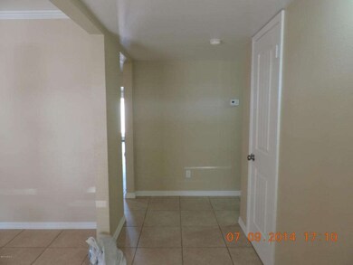 305 N HOSICK 004