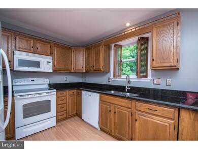 37 Palmetto Dr, New Castle, DE 19720 - photo 2