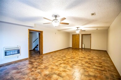 626 Madison 4033, Elkins, AR 72727 - photo 4