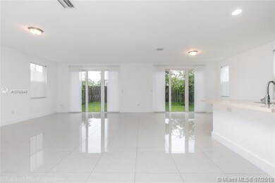 10483 NW 70th Ln, Doral, FL 33178 - photo 6