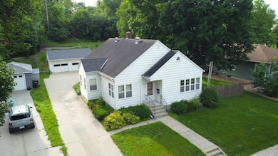 404 N Vine St, Fergus Falls, MN 56537 - photo 4