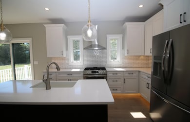 411 Blane Cir unit 1, Pembroke, NH 03275 - photo 5