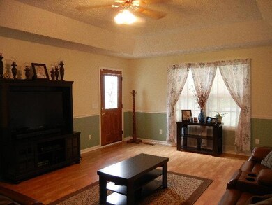 The Oversize Living Room measures 20x15 with a Trey Ceiling, Ceiling Fan, and Big Picture Window.