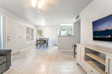 virtually decluttered: Dining space featuring base