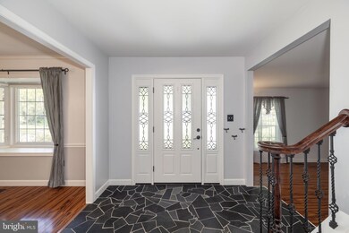 9134 Fishermans Ln, Springfield, VA 22153 - photo 2