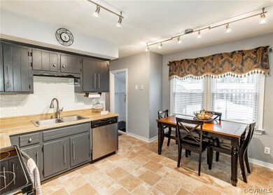 Eat-In Kitchen