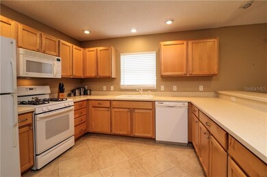 KITCHEN WITH AMPLE CABINETS